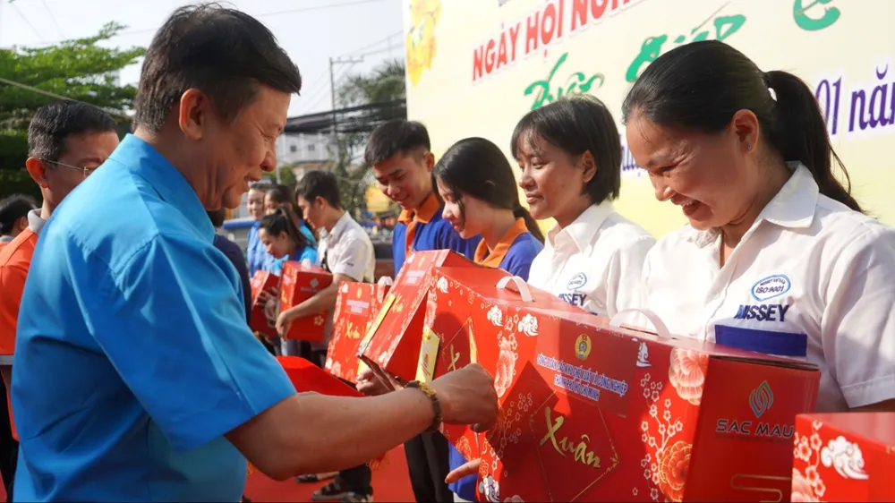 Thưởng tết và sự sẻ chia