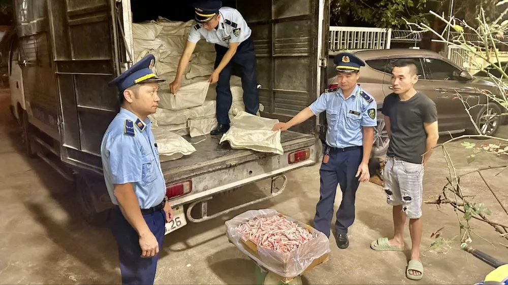Căng thẳng chống buôn lậu động vật, thực phẩm vùng biên