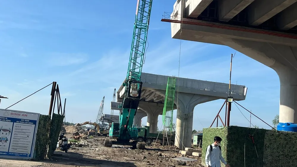TPHCM: 20 năm làm được 3.500km đường