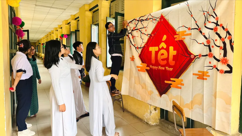 Rộn ràng sắc xuân ở các trường học: Giáo dục thêm về văn hóa truyền thống dân tộc