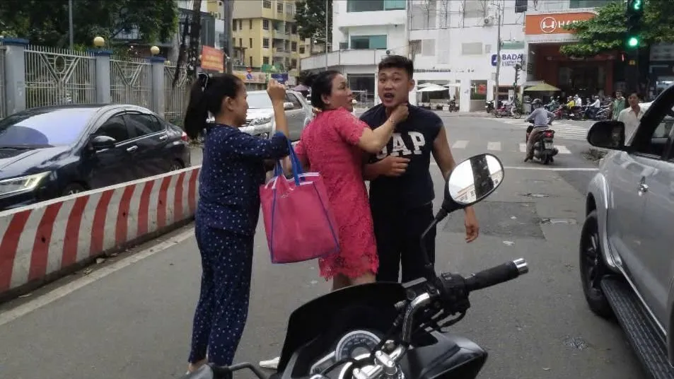 Khoảng trống trong văn hóa ứng xử