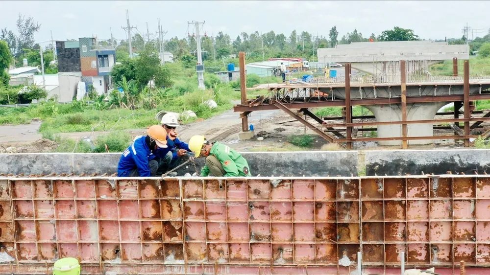 Rầm rộ những công trình trọng điểm - Bài 2: Hối hả đường vành đai, sôi động đường liên vùng