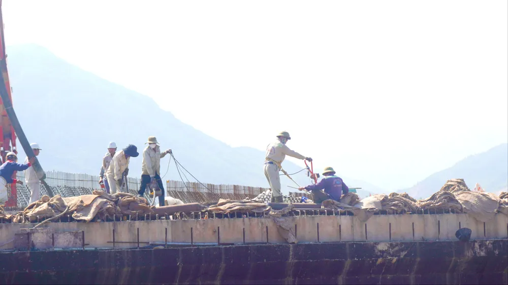Rầm rộ những công trình trọng điểm - Bài 4: Đường cao tốc Bắc - Nam liền một dải