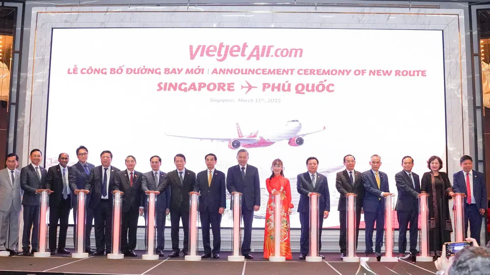Vietjet công bố đường bay thẳng Singapore – Phú Quốc và trao thỏa thuận tài chính tàu bay trị giá 300 triệu USD
