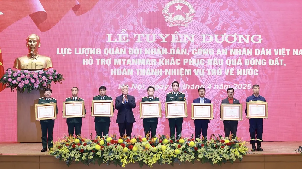 Thủ tướng Chính phủ tặng Bằng khen Hãng hàng không Vietjet về thành tích tham gia cứu nạn, cứu hộ tại Myanmar