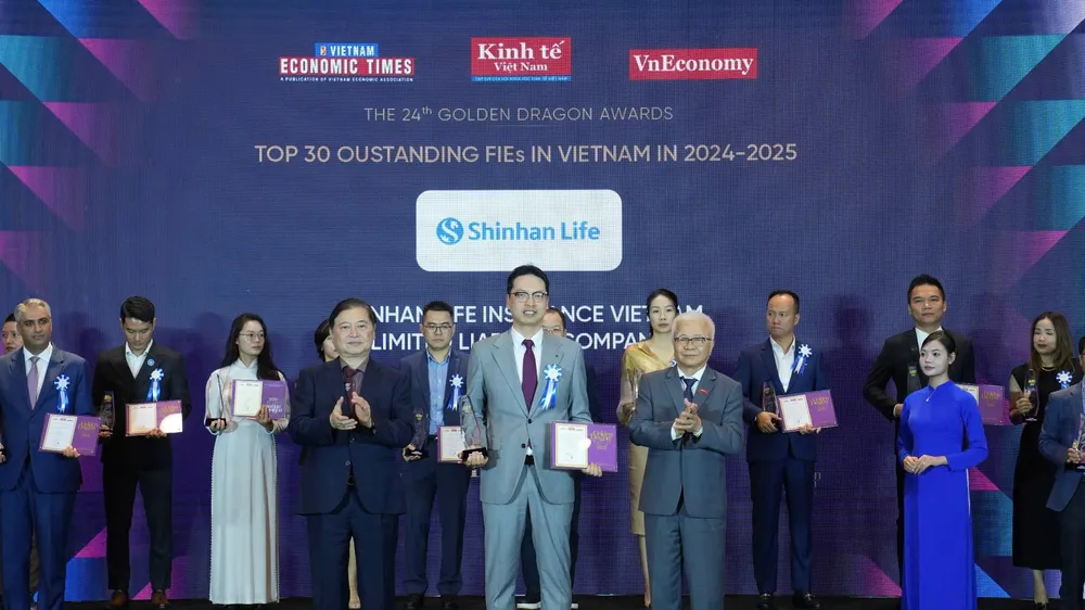 Shinhan Life Việt Nam nhận giải thưởng Rồng vàng 2025