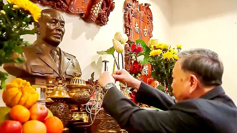 Tổng Bí thư Tô Lâm dâng hương tưởng nhớ Đại tướng Võ Nguyên Giáp và Đại tướng Văn Tiến Dũng