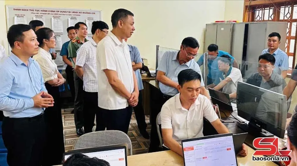 Đồng chí Phó Chủ tịch UBND tỉnh Kiểm tra vận hành thử nghiệm chính quyền địa phương 2 cấp tại Phù Yên 