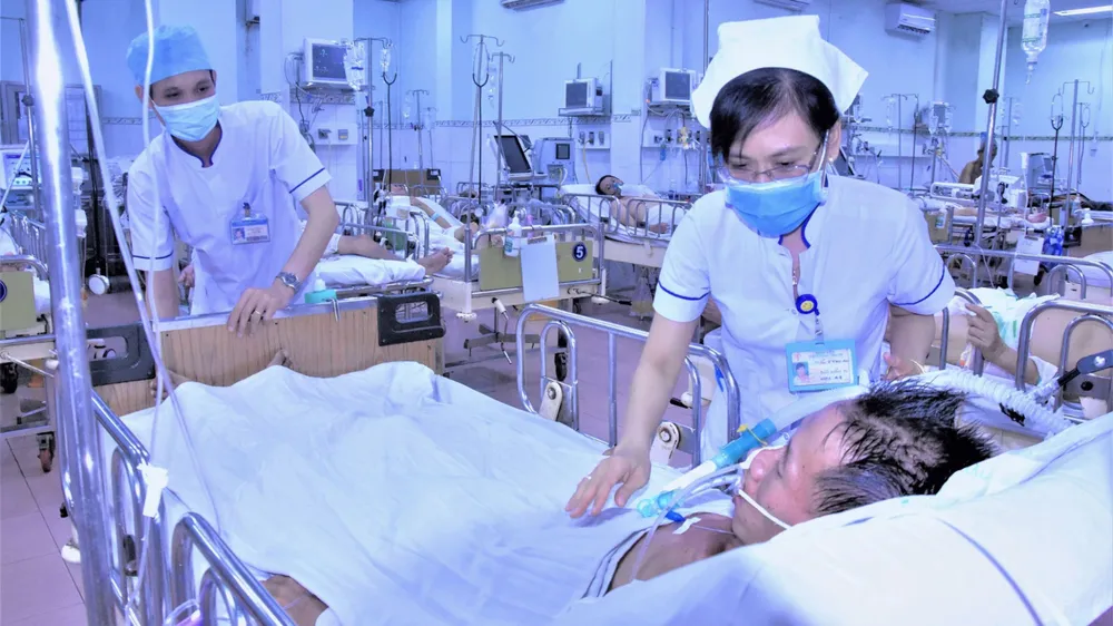 Bệnh viện khó tuyển điều dưỡng