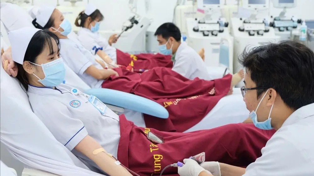 Kho máu giảm, nhiều bệnh viện kêu gọi hiến máu