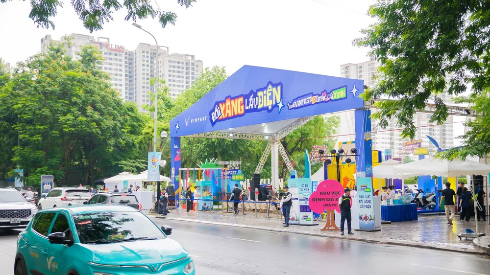 “Đổi xăng lấy điện”: Nhiều ưu đãi cho khách mua xe máy điện tại Hà Nội, Hưng Yên và TPHCM