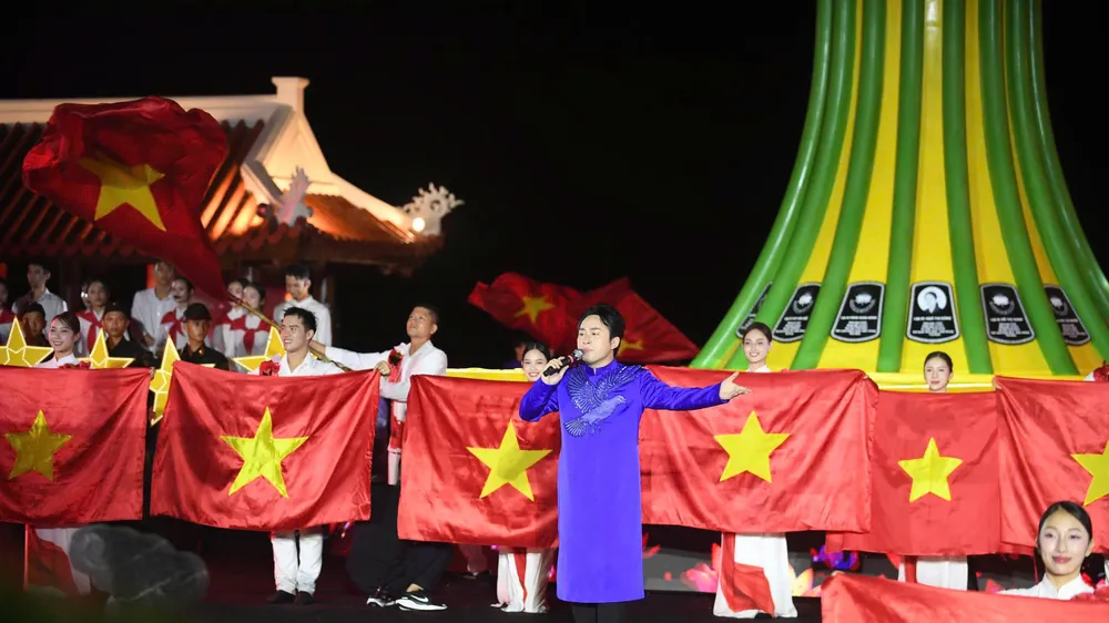 “Lời tri ân – Dòng sông hoa lửa”: Đêm nghệ thuật tái hiện huyền thoại bến phà Long Đại
