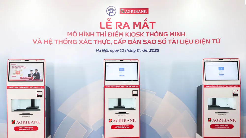 Agribank đồng hành cùng TP Hà Nội trong chuyển đổi số, tài trợ Kiosk thông minh - bước tiến mới trong cải cách hành chính