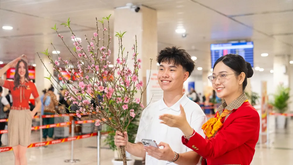 Vietjet mang sắc mai, đào theo những chuyến bay Xuân 2026