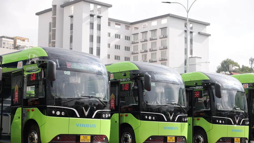VinBus chuyển đổi 169 xe buýt của 9 tuyến sang xe điện