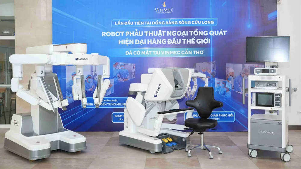 Lần đầu tiên bác sĩ phẫu thuật từ xa cho bệnh nhân cách hàng nghìn cây số