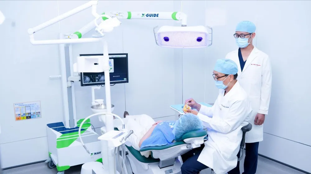 Nha Khoa Kim mở cửa xuyên trưa: Trồng răng Implant với thời gian cấy chỉ 5-10 phút/trụ