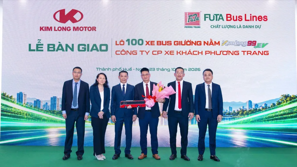 KIM LONG MOTOR bàn giao lô 100 xe bus giường nằm thuần điện KIMLONG99 EV- G34 cho FUTA Bus Lines