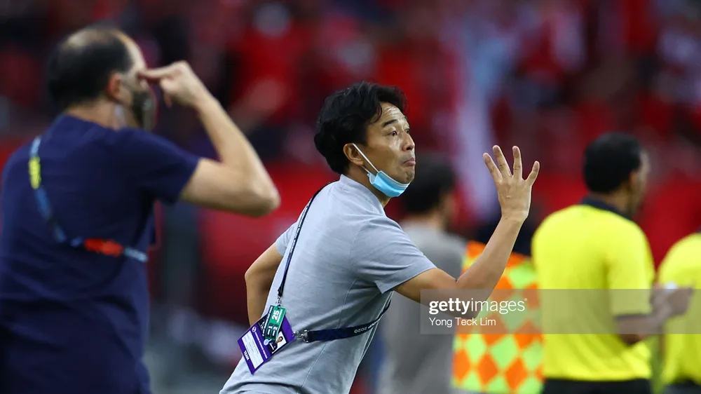 HLV Tatsuma Yoshida đã chia tay bóng đá Singapore. Ảnh: GETTY