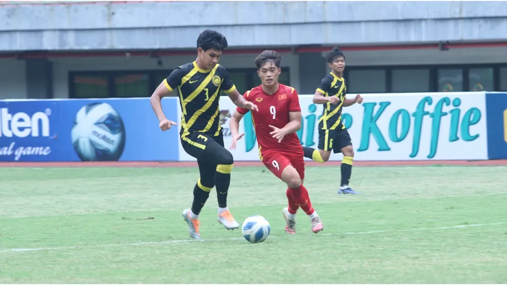 U19 Việt Nam thua U19 Malaysia 0-3 ở trận bán kết Giải U19 Đông Nam Á 2022