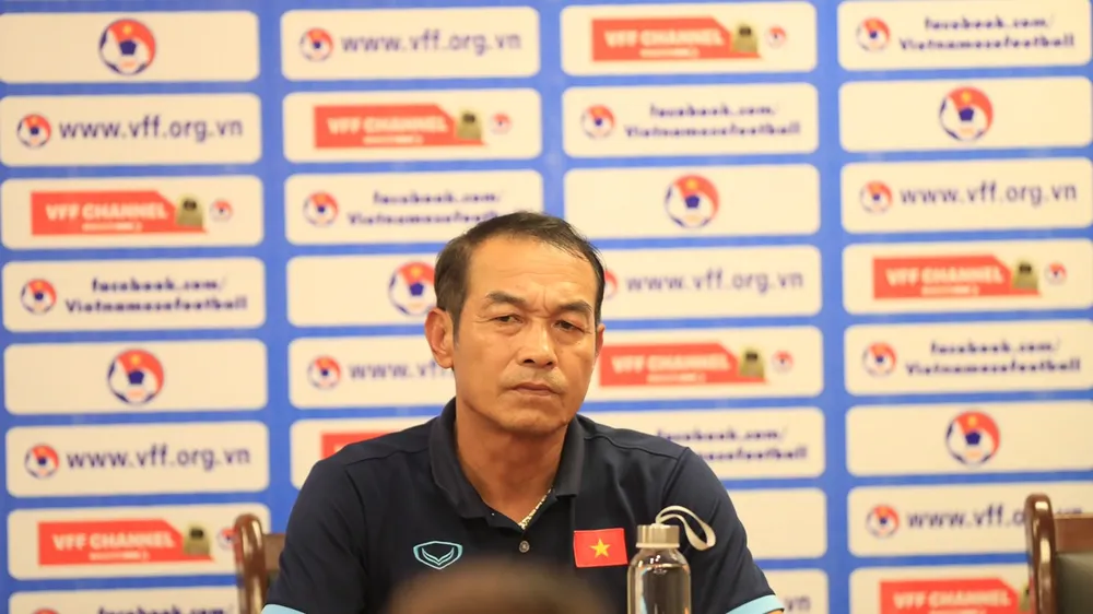 HLV Đinh Thế Nam không hài lòng về trận hòa của U20 Việt Nam. ẢNH: MINH HOÀNG