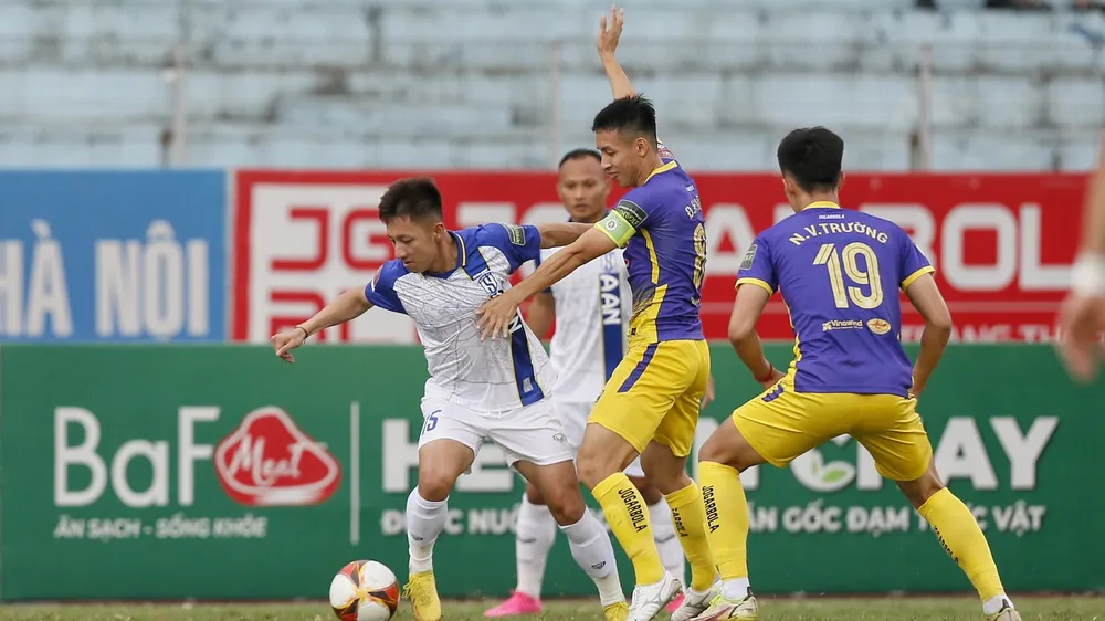 SLNA gây bất ngờ khi đánh bại đội chủ nhà Hà Nội FC. ẢNH: MINH HOÀNG 