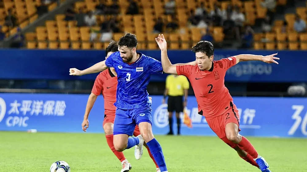 Olympic Thái Lan nhận thất bại đậm 0-4 trước Olympic Hàn Quốc. 