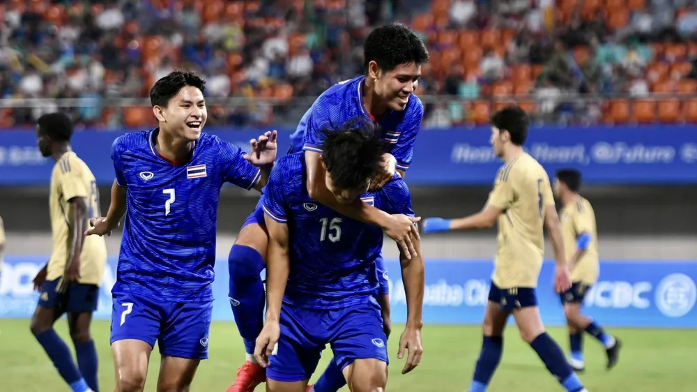 Olympic Thái Lan là một trong 3 đại diện Đông Nam Á vượt qua vòng bảng ASIAD 19. 