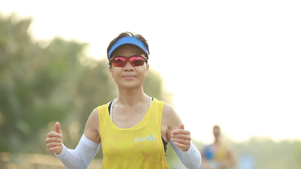Chị Vũ Anh háo hức chuẩn bị tham dự cự ly 21km ở Run To Live 2024. ẢNH: NVCC 