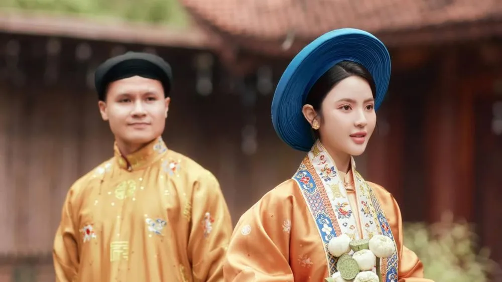 Quang Hải và vợ Thanh Huyền tổ chức hai đám cưới để đón họ hàng, người thân và bạn bè đến chung vui. 