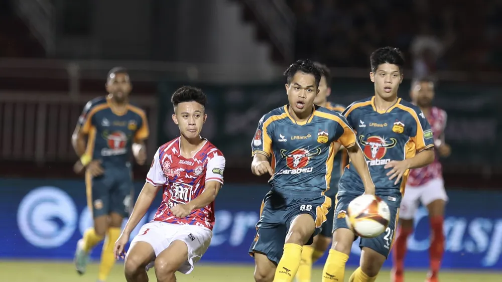 Dụng Quang Nho từng vô địch Giải U23 Đông Nam Á cùng U23 Việt Nam, nhưng chưa có cơ hội khoác áo đội tuyển Việt Nam. 