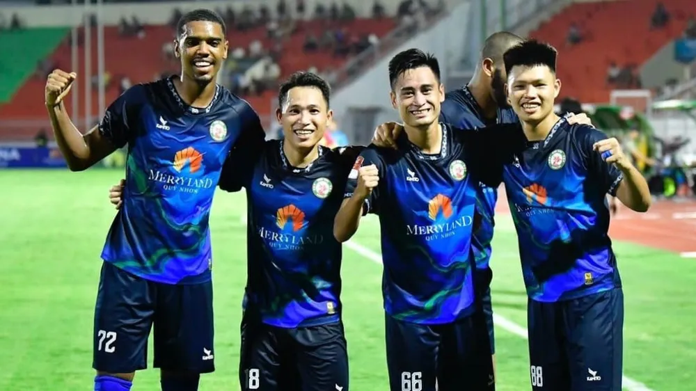 Niềm vui của các cầu thủ Bình Định khi thắng Quảng Nam. 
