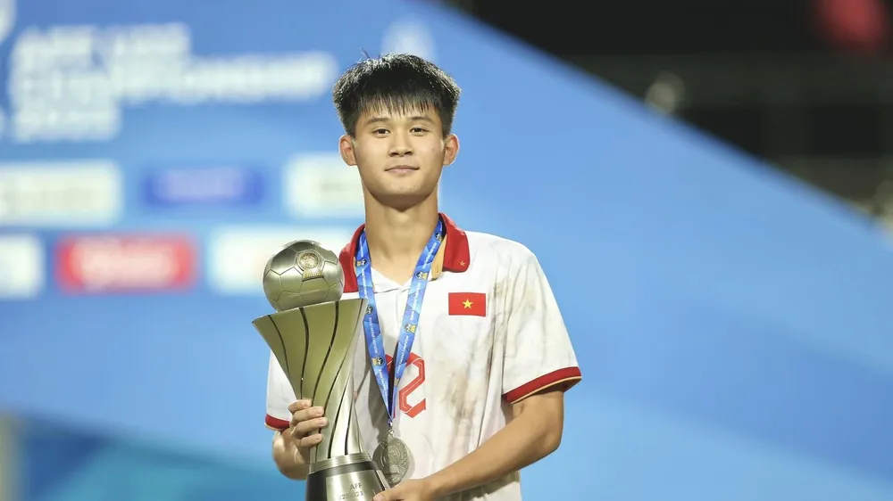 Lê Đình Long Vũ ở tuổi 17 từng cùng U23 Việt Nam vô địch Giải U23 Đông Nam Á 2023.