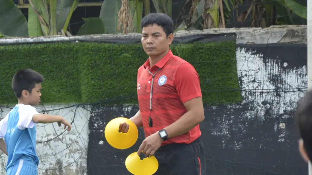 Cựu tuyển thủ Lê Văn Trương được đề xuất vào thành phần trợ lý HLV của U19 Việt Nam. ẢNH: HỮU THÀNH
