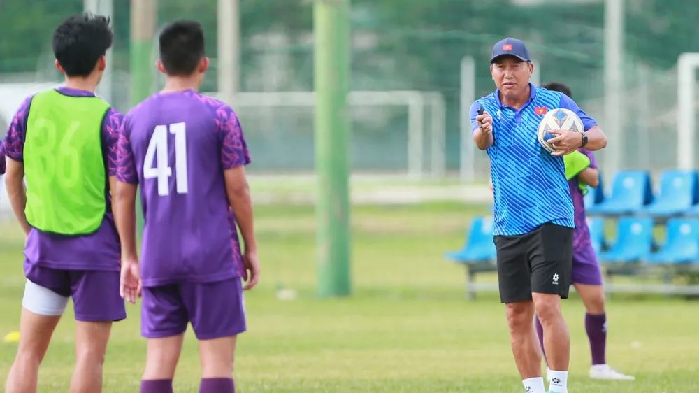 U19 Việt Nam chuẩn bị kỹ những tình huống VAR có thể xảy ra tại Giải U19 Đông Nam Á 2024. ẢNH: TÂM HÀ 