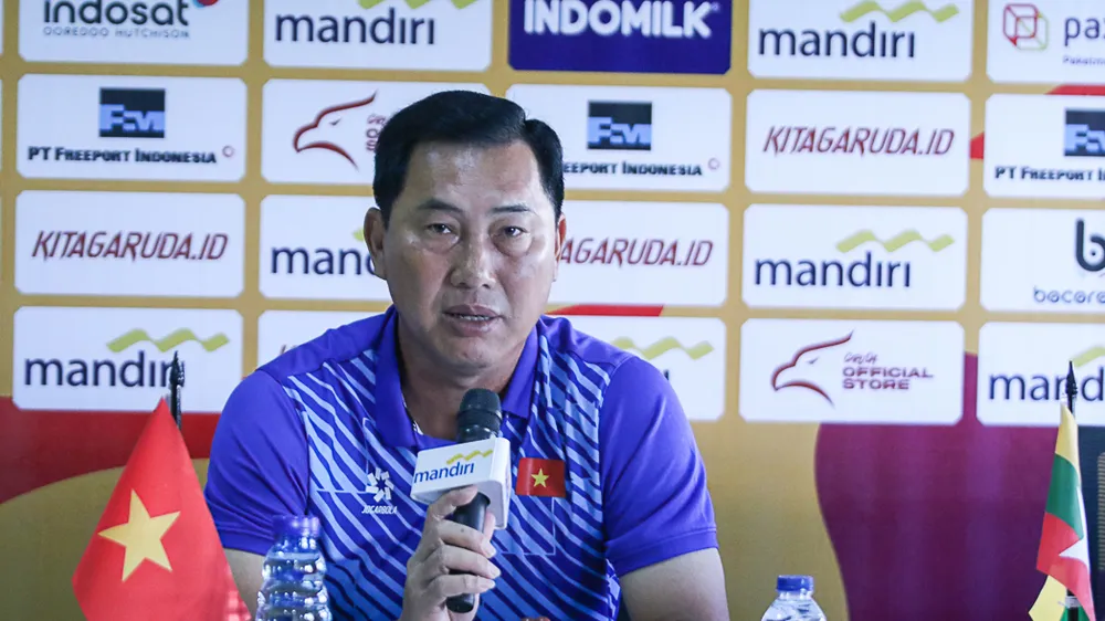 HLV Hứa Hiền Vinh cùng các tuyển thủ U19 Việt Nam đã sẵn sàng cho Giải U19 Đông Nam Á 2024. 