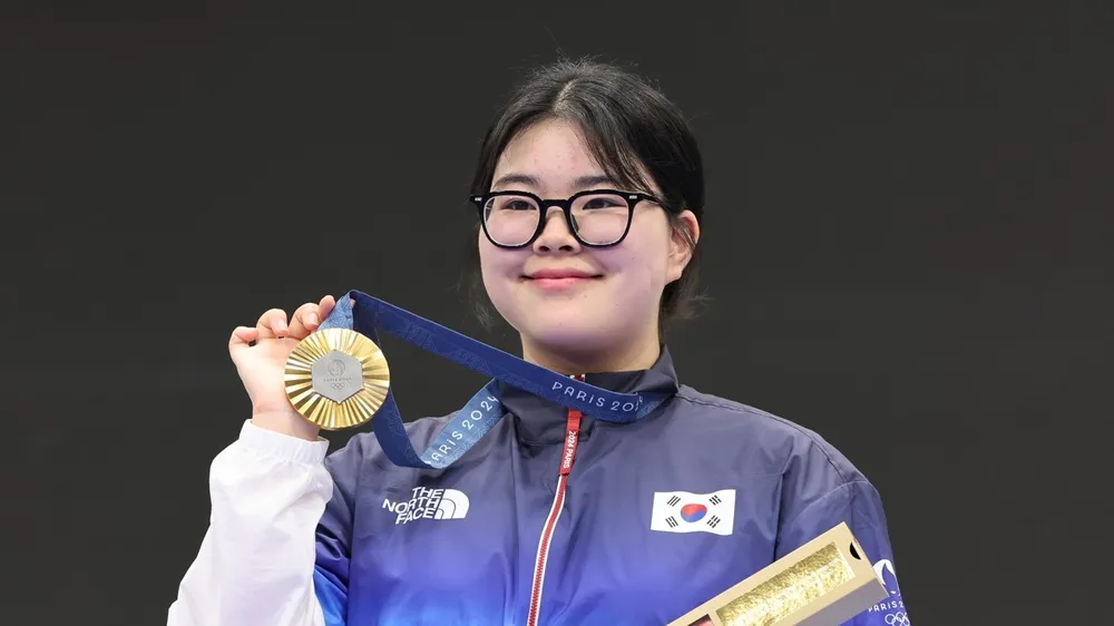 Xạ thủ 19 tuổi Oh Ye-jin của Hàn Quốc giành HC vàng nội dung chung kết 10m súng hơi nữ tại Olympic Paris 2024. 