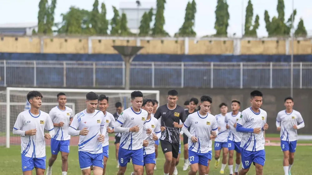 Huế đã tập luyện trở lại chuẩn bị cho Giải hạng Nhất quốc gia 2024-2025 từ ngày 1-8. ẢNH: TÂM HÀ 