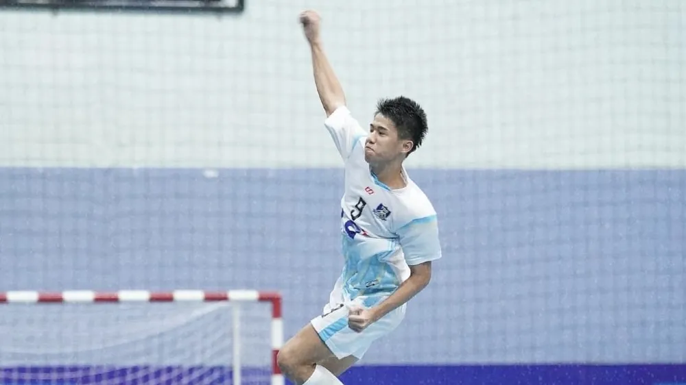 Niềm vui của Tuấn Việt khi ghi bàn thắng vàng đưa U20 Thái Sơn Nam TPHCM vào bán kết. 