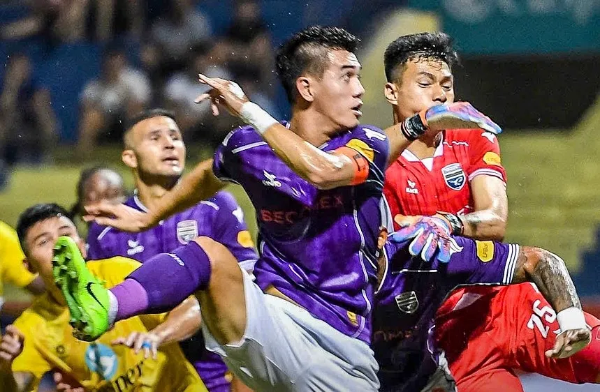 Cú đúp bàn thắng của Tiến Linh mang về chiến thắng cho B.Bình Dương ở trận ra quân V-League 2024-2025. ẢNH: MINH HOÀNG 