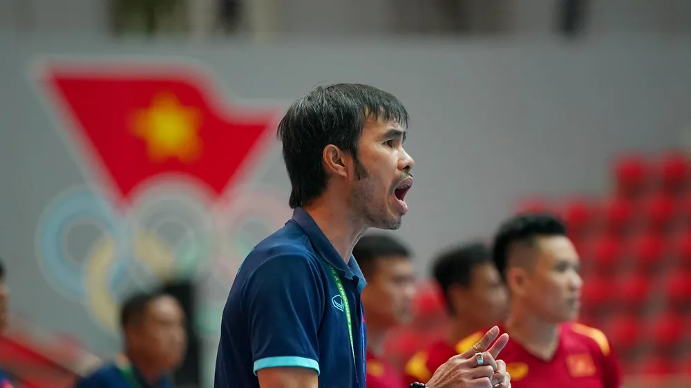 HLV Phạm Minh Giang trở lại với công việc đào tạo trẻ. 