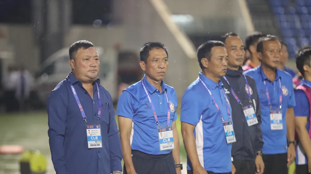 Giám đốc Kỹ thuật Trương Việt Hoàng và HLV Đào Quang Hùng đối diện với những khó khăn khi trở lại với V-League. 