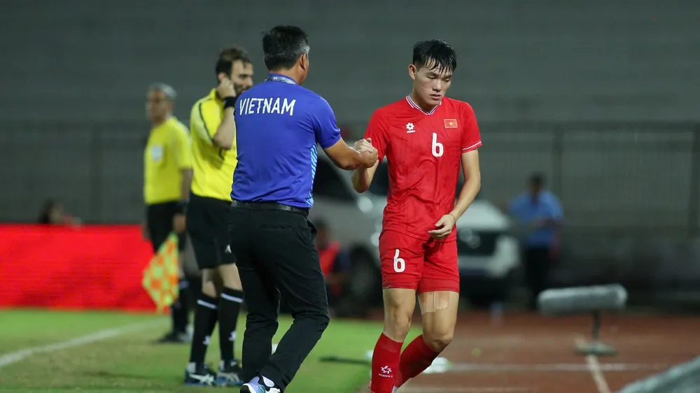 U20 Việt Nam lỡ hẹn với tấm vé dự vòng chung kết Giải U20 châu Á 2025. ẢNH: MINH HOÀNG 