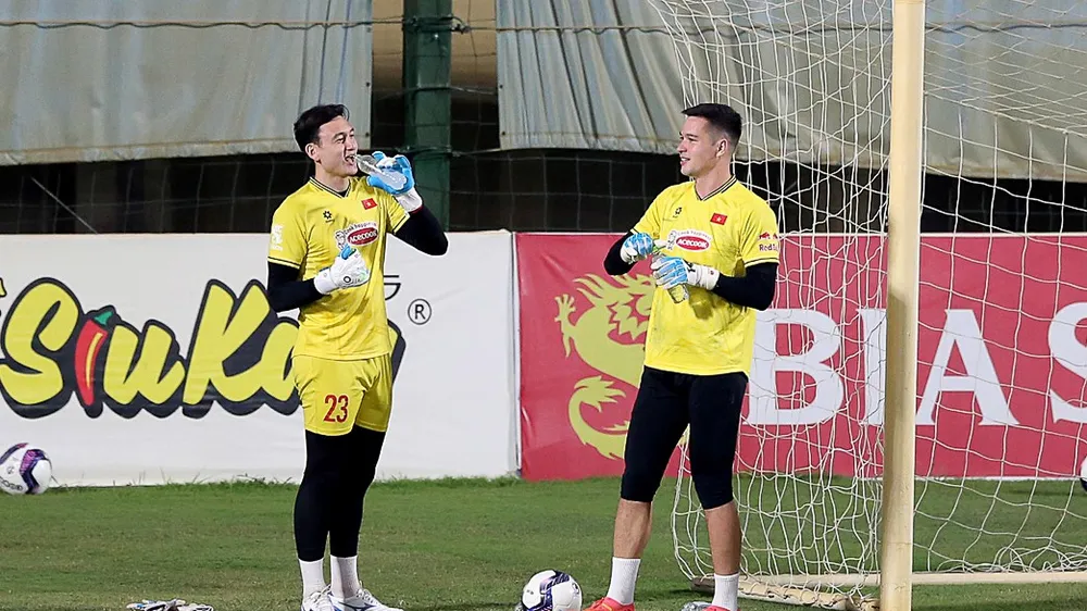 Đặng Văn Lâm (trái) và Filip Nguyễn đang cạnh tranh quyết liệt cho suất bắt chính tại ASEAN Cup 2024. 