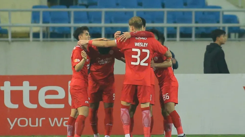 Viettel FC vô địch giai đoạn lượt đi V-League 2024-2025. ẢNH: TÂM HÀ 
