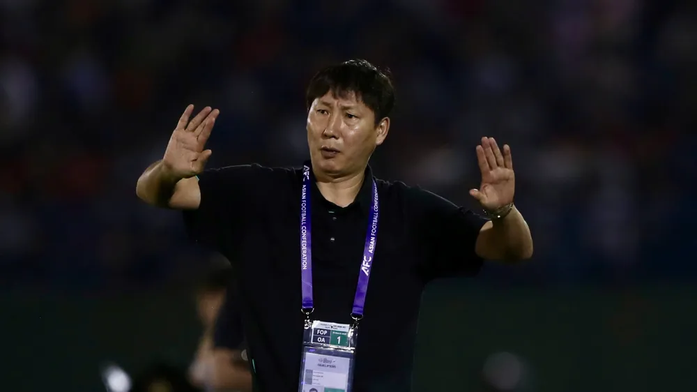 HLV Kim Sang-sik hài lòng về chiến thắng 5-0 của đội tuyển Việt Nam trước Lào tại trận ra quân vòng loại Asian Cup 2027. ẢNH: DŨNG PHƯƠNG 