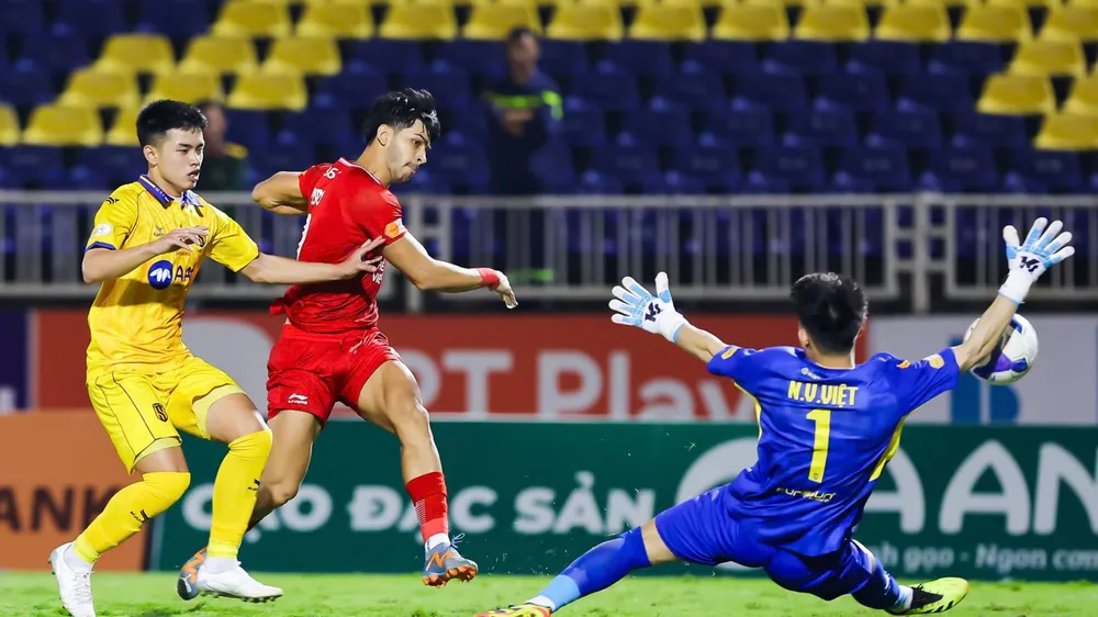 Ngoại binh Pedro Henrique đang có hiệu suất ghi bàn cao tại Viettel FC. ẢNH: VPF 