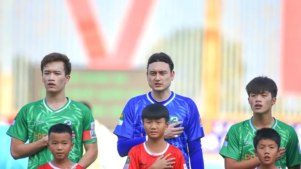 Hoàng Đức và Văn Lâm đang đếm ngược ngày trở lại V-League. ẢNH: TRỌNG HIẾU 