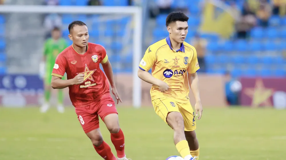 SLNA gây bất ngờ khi giành chiến thắng trên sân nhà của Hà Tĩnh. 
