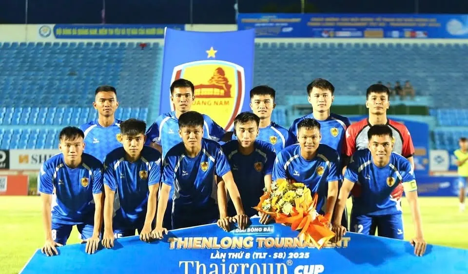 Đội Quảng Nam tham dự một giải giao hữu trong bối cảnh có nguy cơ bị sáp nhập. 